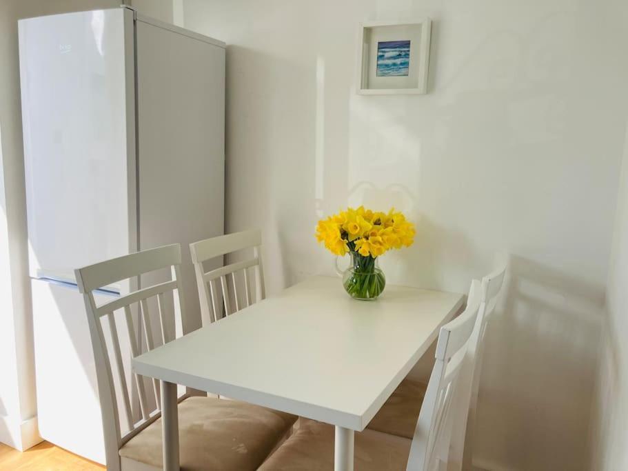 Welcoming Bungalow With Parking And Garden St Agnes  Exteriör bild