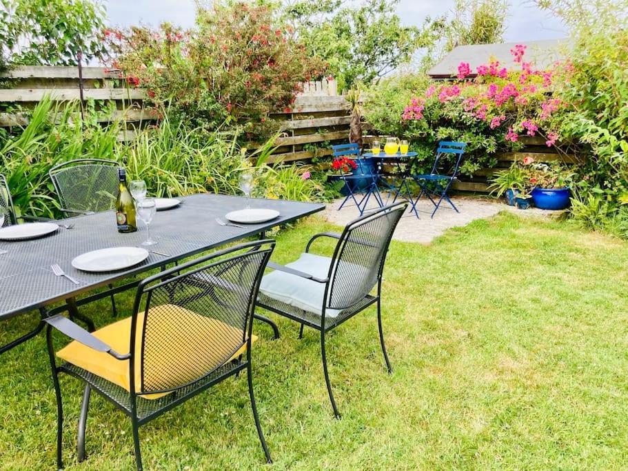 Welcoming Bungalow With Parking And Garden St Agnes  Exteriör bild